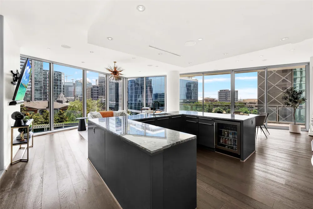 2900 Mckinnon Street #401 Dallas, TX 75201