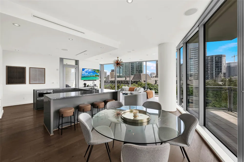 2900 Mckinnon Street #401 Dallas, TX 75201
