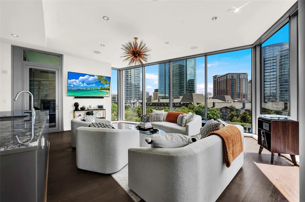 2900 Mckinnon Street #401 Dallas, TX 75201