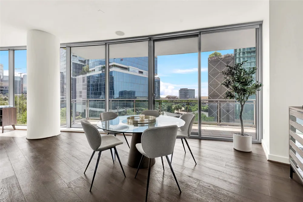 2900 Mckinnon Street #401 Dallas, TX 75201
