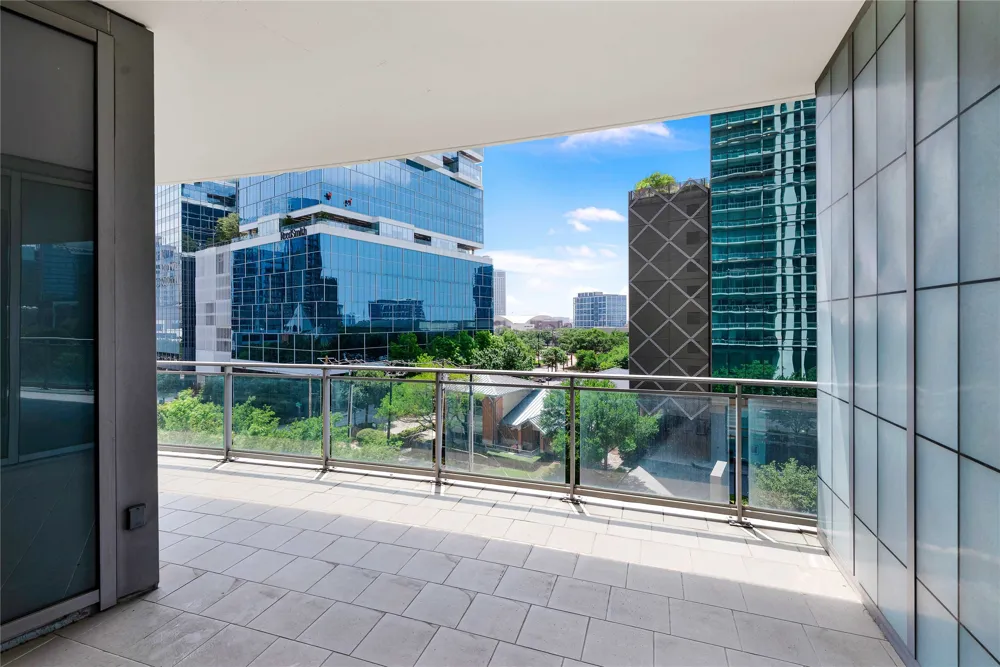 2900 Mckinnon Street #401 Dallas, TX 75201