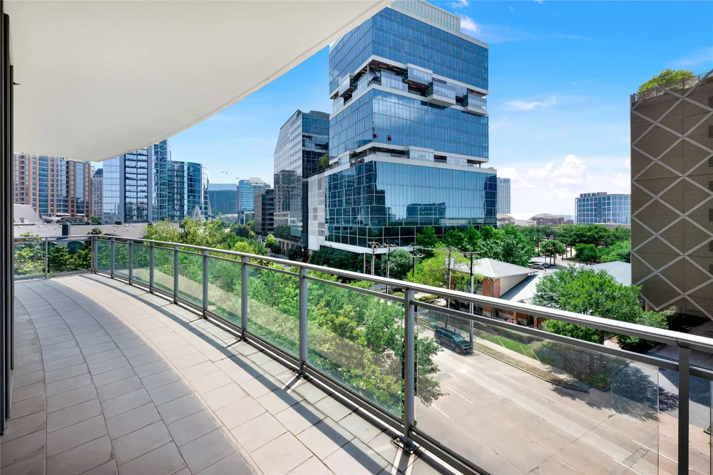 2900 Mckinnon Street #401 Dallas, TX 75201