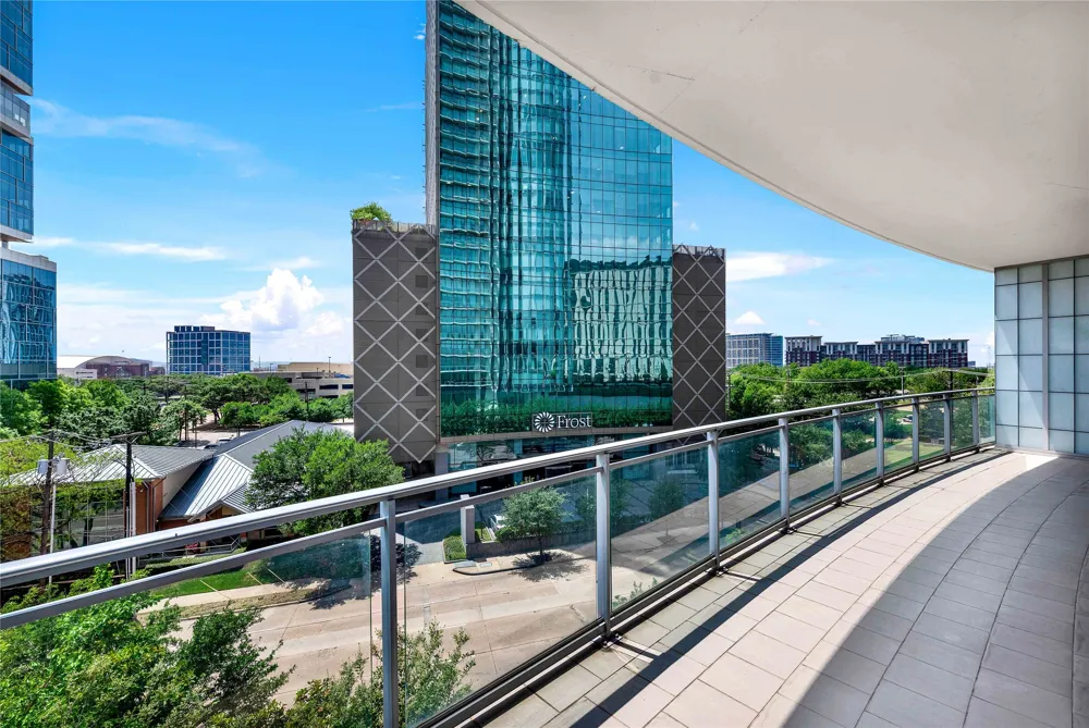 2900 Mckinnon Street #401 Dallas, TX 75201