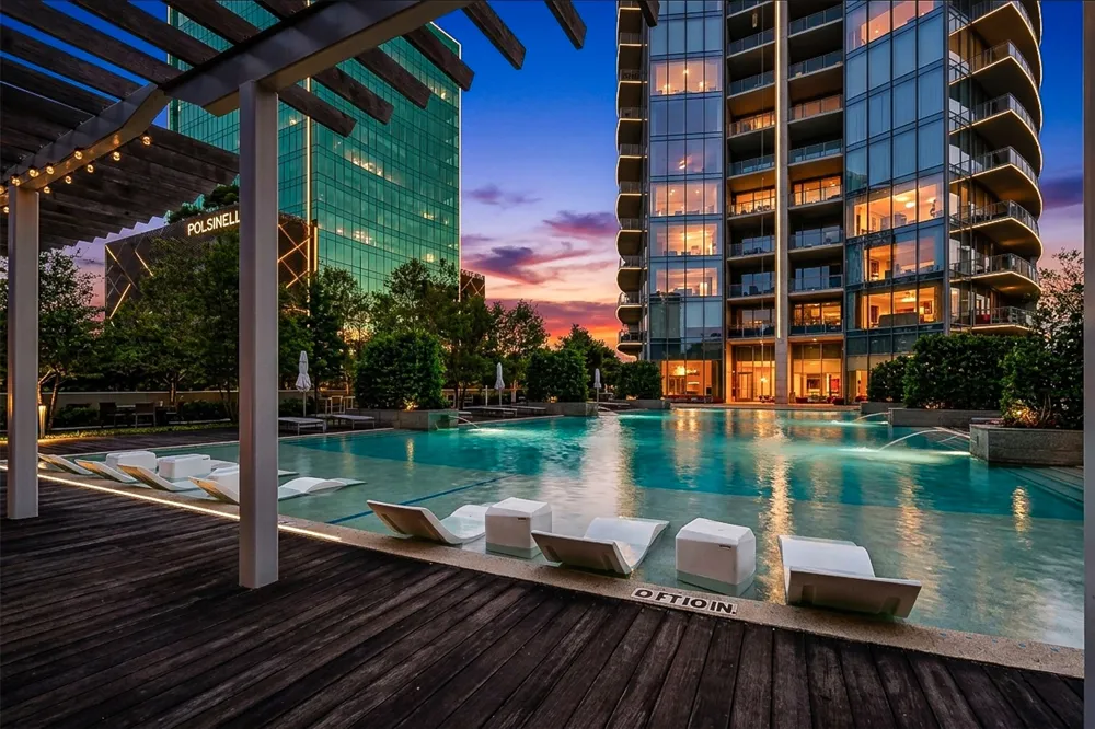 2900 Mckinnon Street #401 Dallas, TX 75201