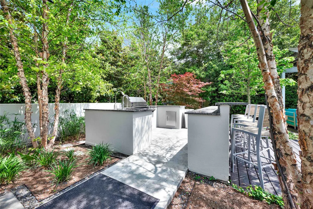 2900 Mckinnon Street #401 Dallas, TX 75201
