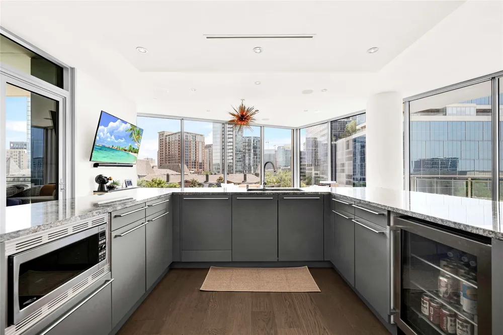 2900 Mckinnon Street #401 Dallas, TX 75201