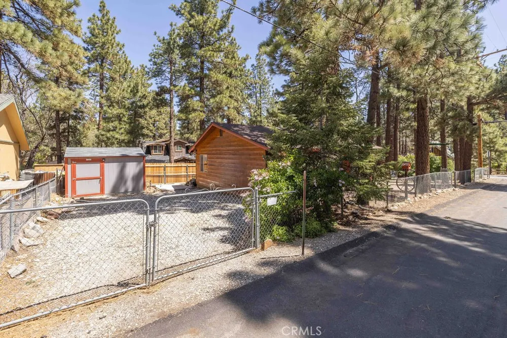 44844 Manzanita Lane Sugarloaf, CA 92386