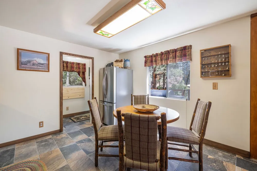 44844 Manzanita Lane Sugarloaf, CA 92386