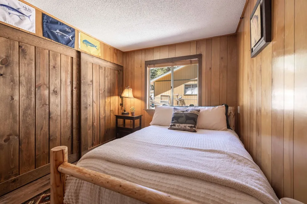 44844 Manzanita Lane Sugarloaf, CA 92386