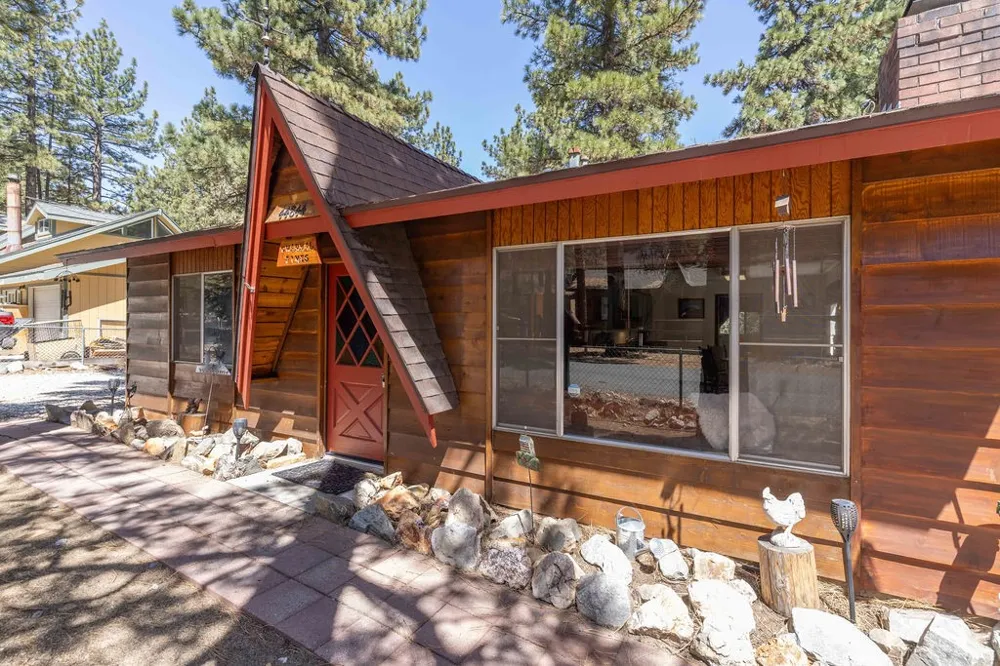 44844 Manzanita Lane Sugarloaf, CA 92386
