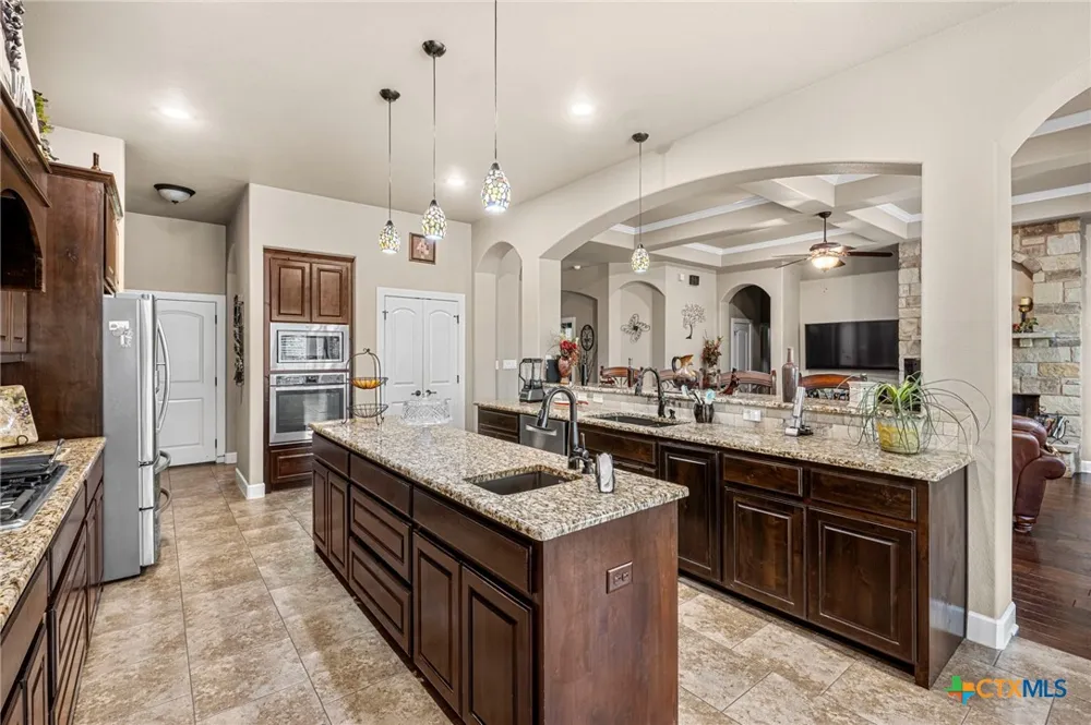 1105 Bella Risa Drive Georgetown, TX 78633