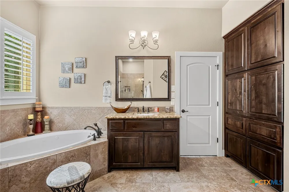 1105 Bella Risa Drive Georgetown, TX 78633