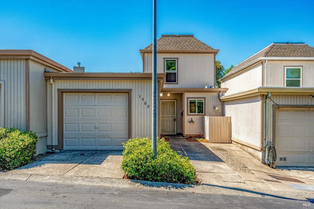 1909 Knolls Drive Santa Rosa, CA 95405