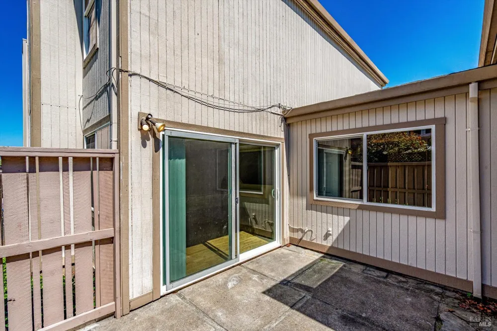 1909 Knolls Drive Santa Rosa, CA 95405