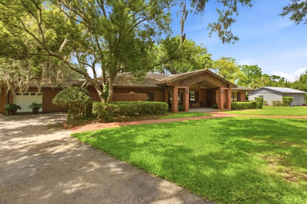 4910 E LAKE DRIVE Winter Springs, FL 32708