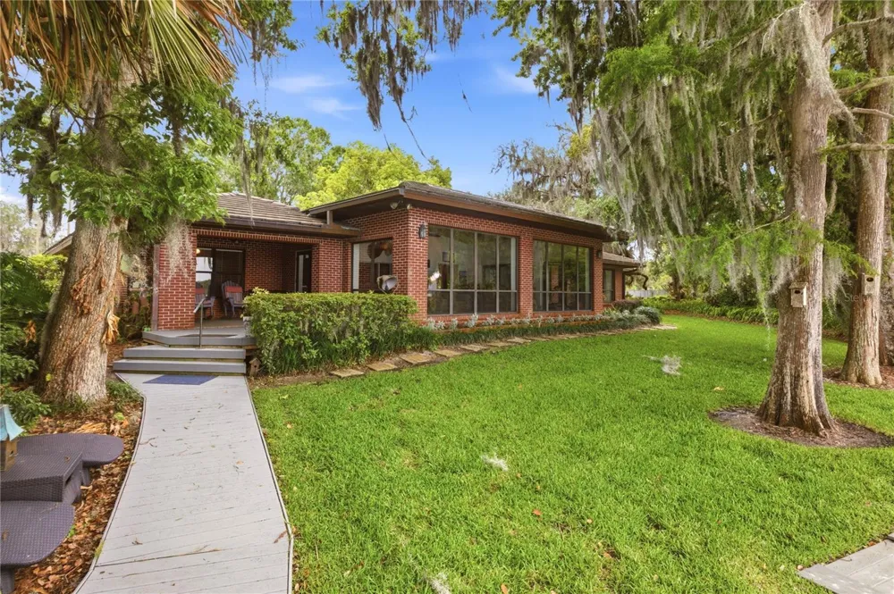4910 E LAKE DRIVE Winter Springs, FL 32708