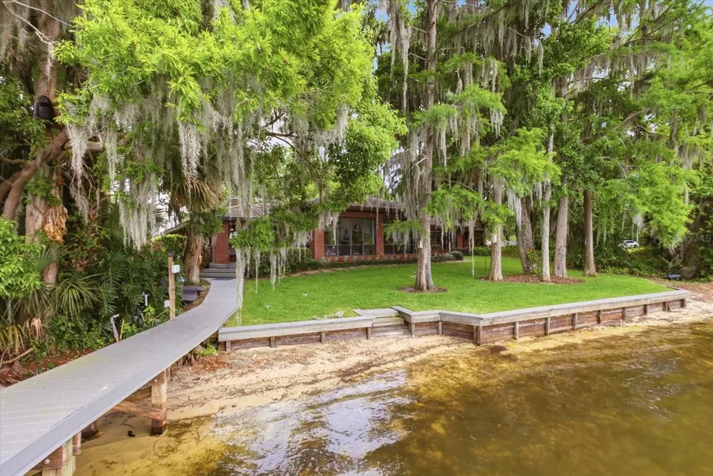 4910 E LAKE DRIVE Winter Springs, FL 32708