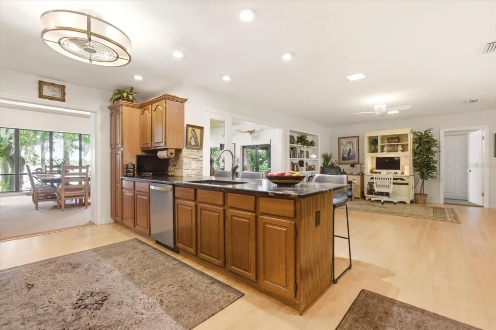 4910 E LAKE DRIVE Winter Springs, FL 32708