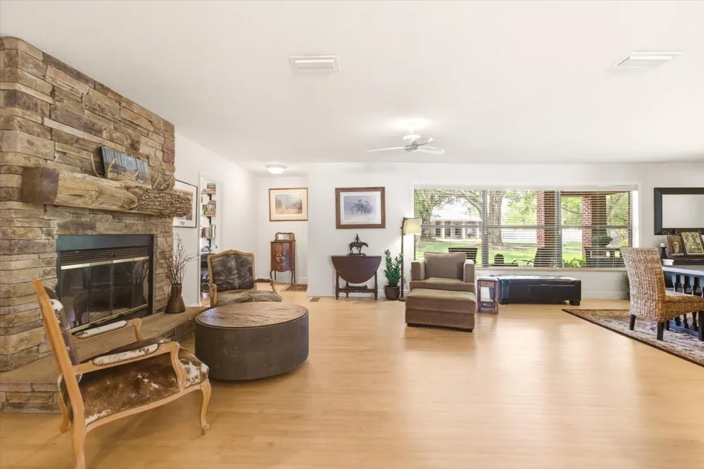 4910 E LAKE DRIVE Winter Springs, FL 32708