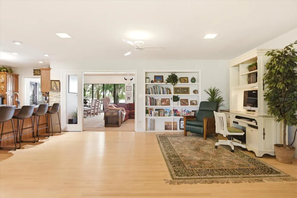 4910 E LAKE DRIVE Winter Springs, FL 32708