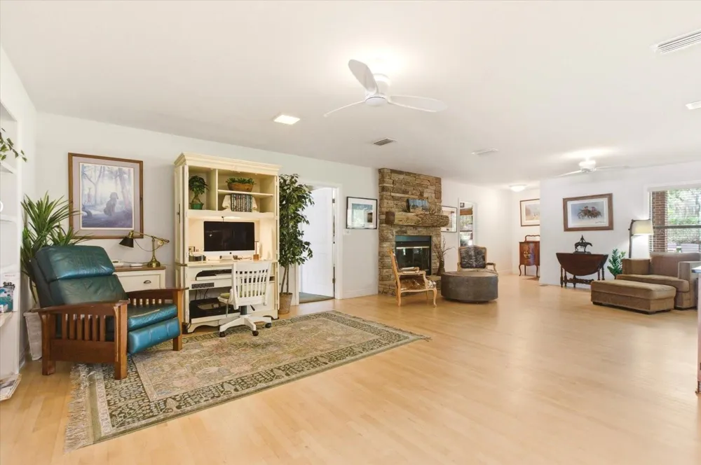 4910 E LAKE DRIVE Winter Springs, FL 32708