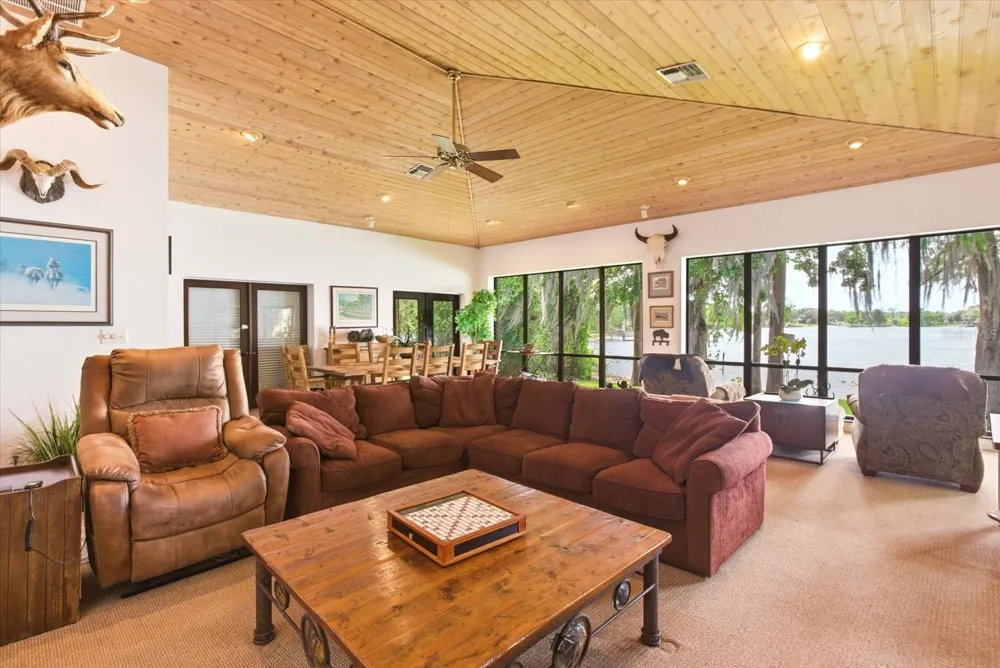 4910 E LAKE DRIVE Winter Springs, FL 32708