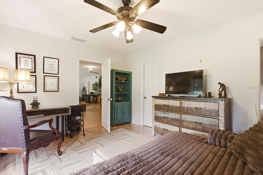 4910 E LAKE DRIVE Winter Springs, FL 32708