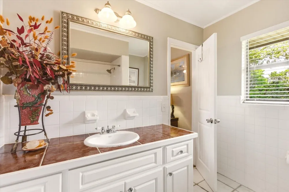 4910 E LAKE DRIVE Winter Springs, FL 32708