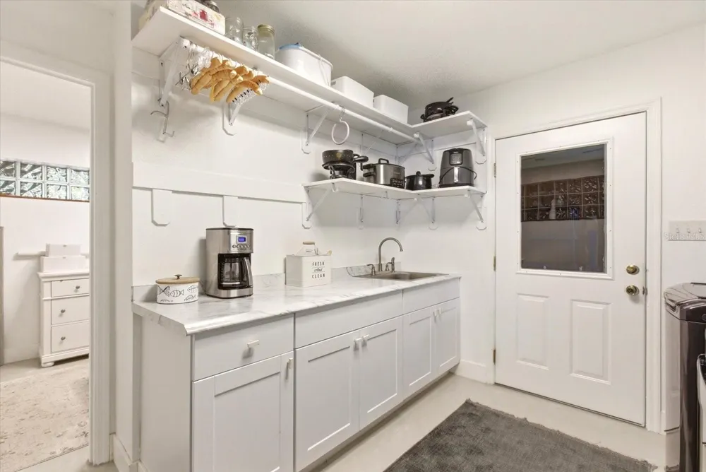 4910 E LAKE DRIVE Winter Springs, FL 32708