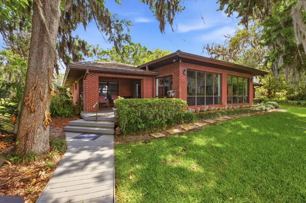 4910 E LAKE DRIVE Winter Springs, FL 32708
