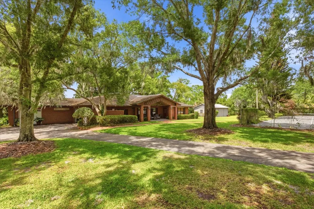 4910 E LAKE DRIVE Winter Springs, FL 32708