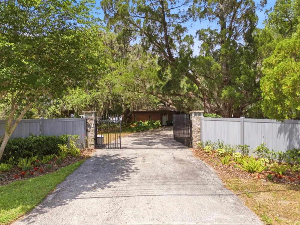 4910 E LAKE DRIVE Winter Springs, FL 32708