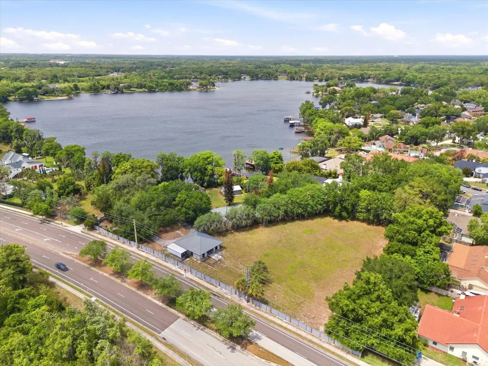 4910 E LAKE DRIVE Winter Springs, FL 32708