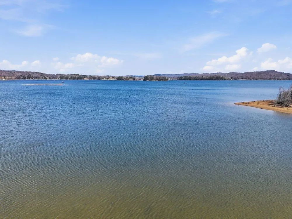 1255 New Lake Road Spring City, TN 37381
