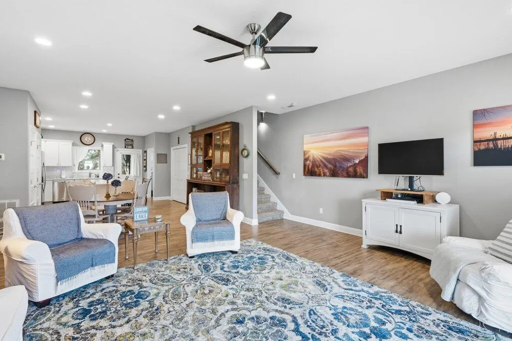 1255 New Lake Road Spring City, TN 37381