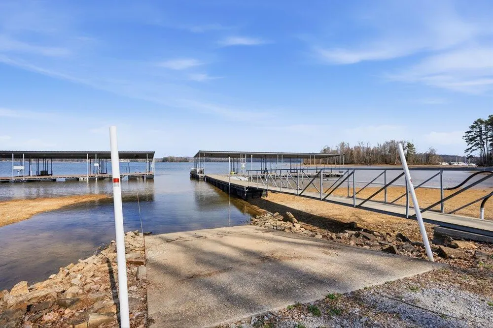 1255 New Lake Road Spring City, TN 37381