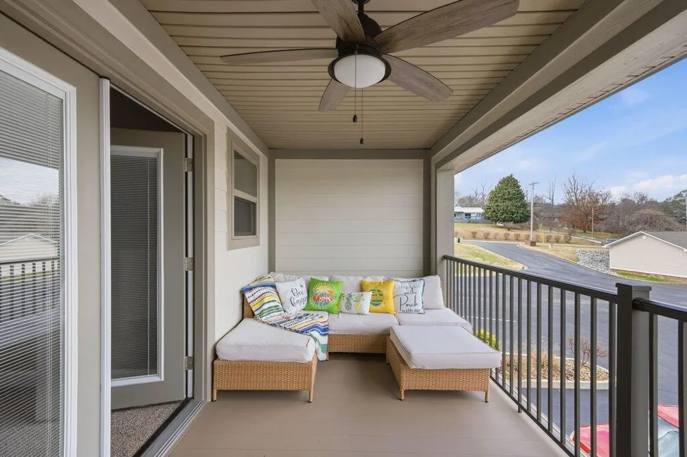 1255 New Lake Road Spring City, TN 37381