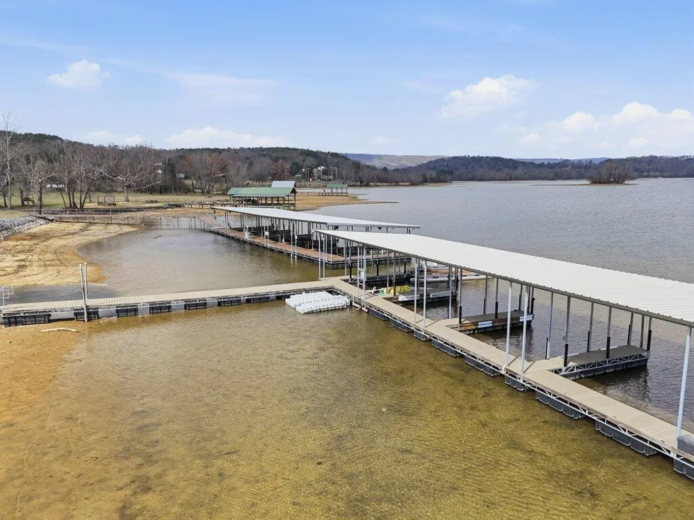 1255 New Lake Road Spring City, TN 37381