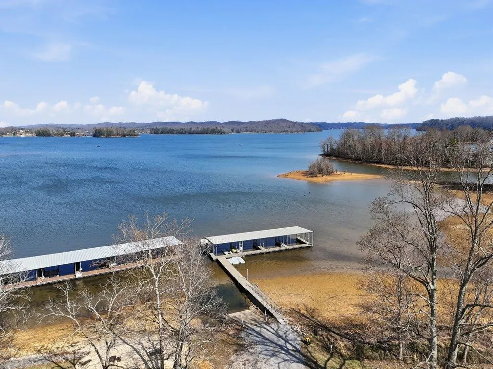 1255 New Lake Road Spring City, TN 37381
