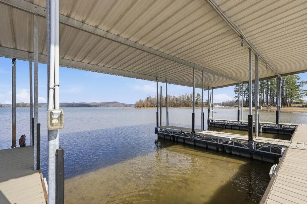 1255 New Lake Road Spring City, TN 37381