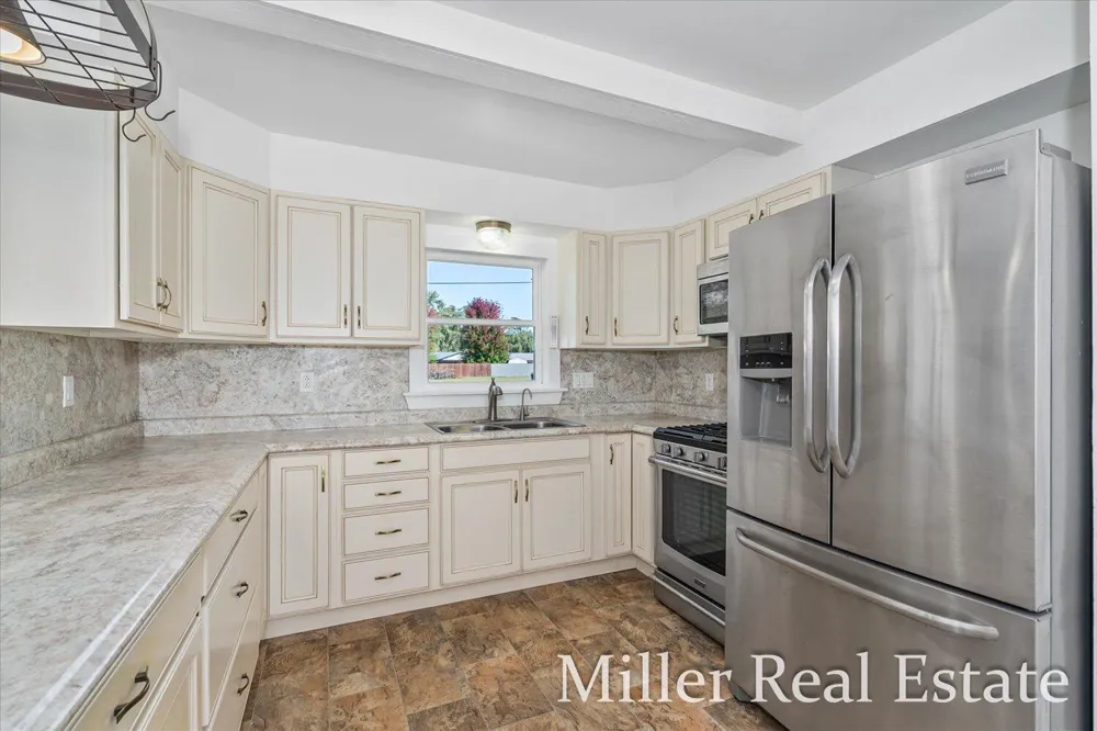 32 B DRIVE Hastings, MI 49058