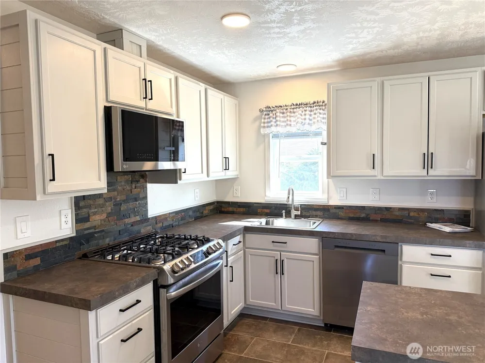 811 346th Place Ocean Park, WA 98640