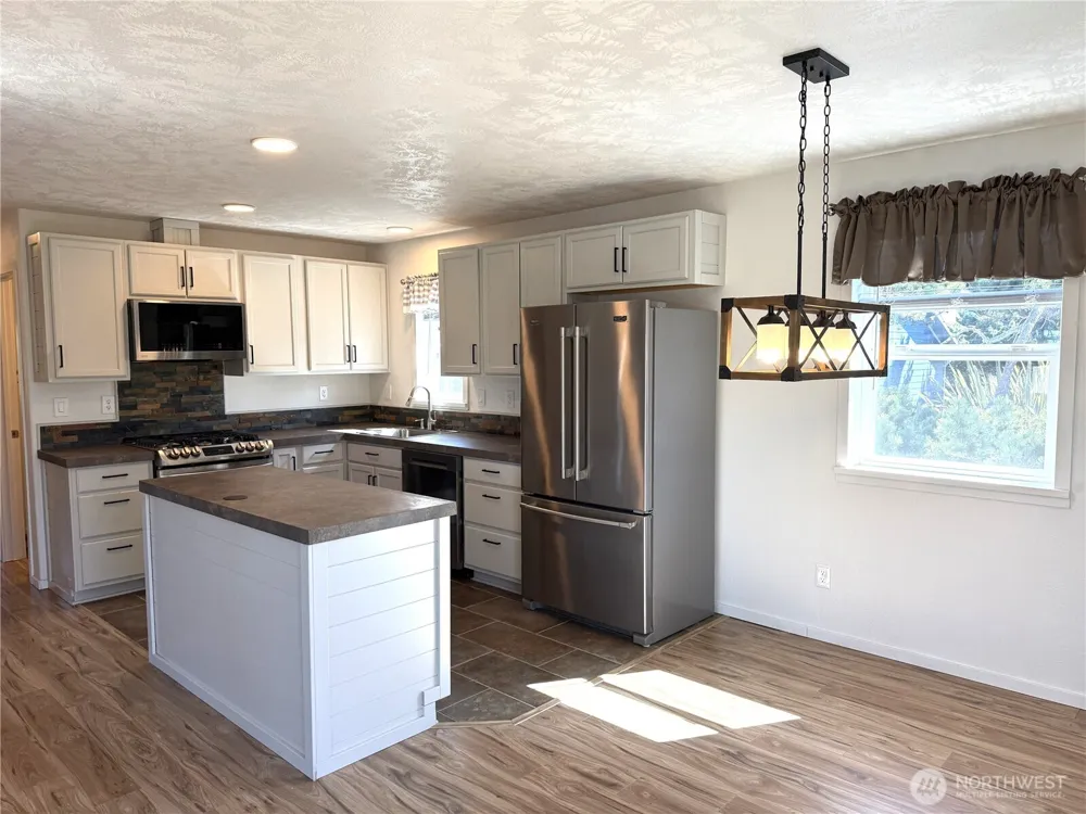 811 346th Place Ocean Park, WA 98640