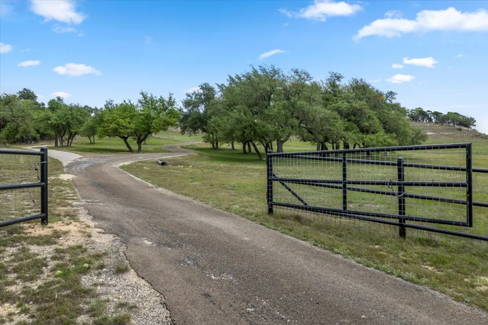 6594 W Hwy 290 Dripping Springs, TX 78620