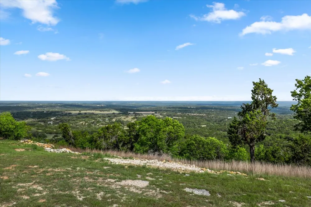 6594 W Hwy 290 Dripping Springs, TX 78620