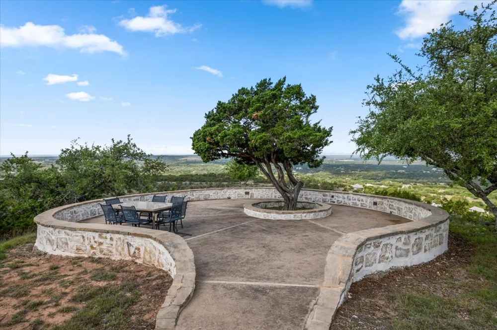 6594 W Hwy 290 Dripping Springs, TX 78620