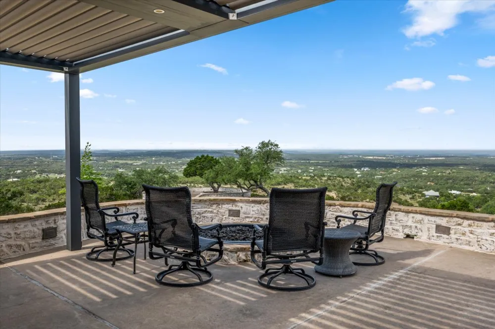 6594 W Hwy 290 Dripping Springs, TX 78620
