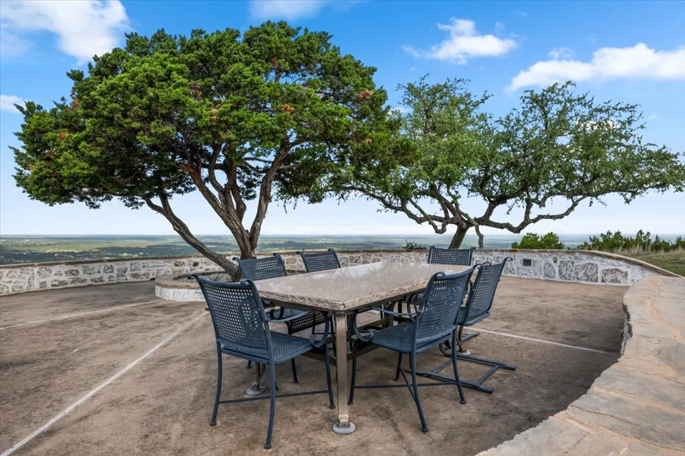 6594 W Hwy 290 Dripping Springs, TX 78620