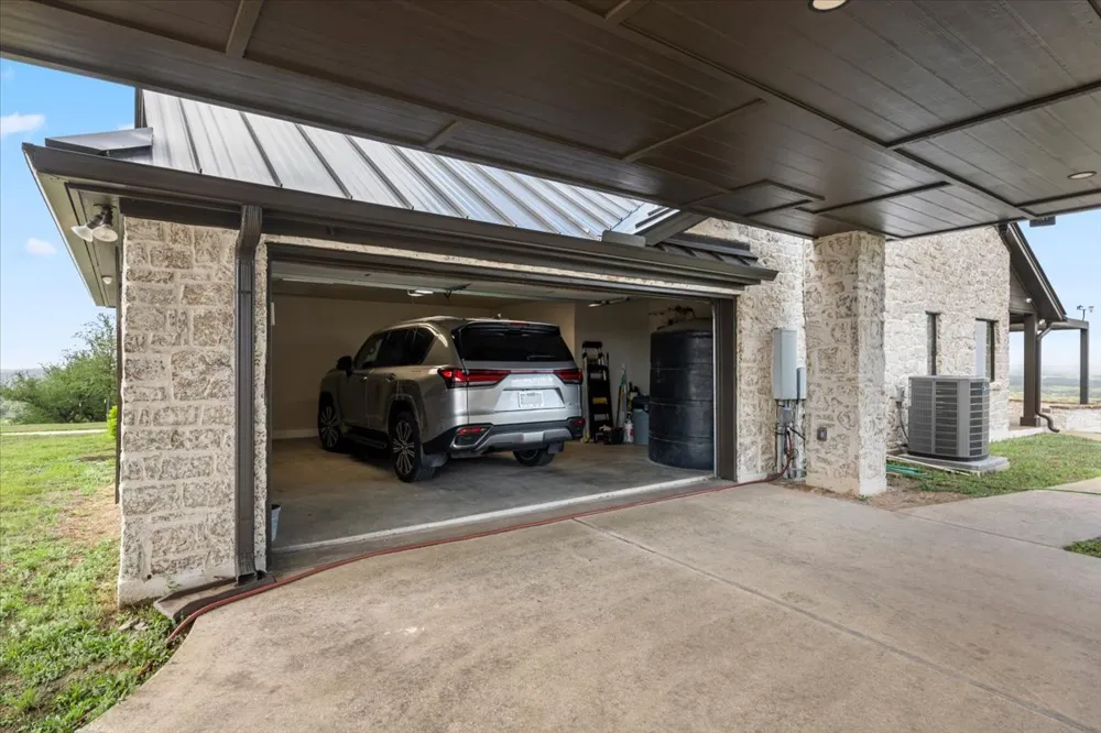 6594 W Hwy 290 Dripping Springs, TX 78620