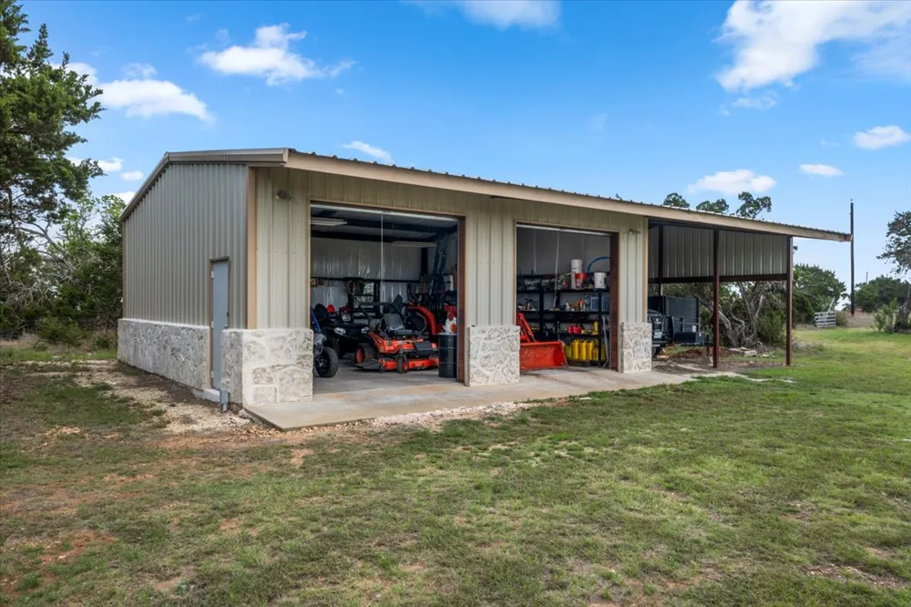 6594 W Hwy 290 Dripping Springs, TX 78620